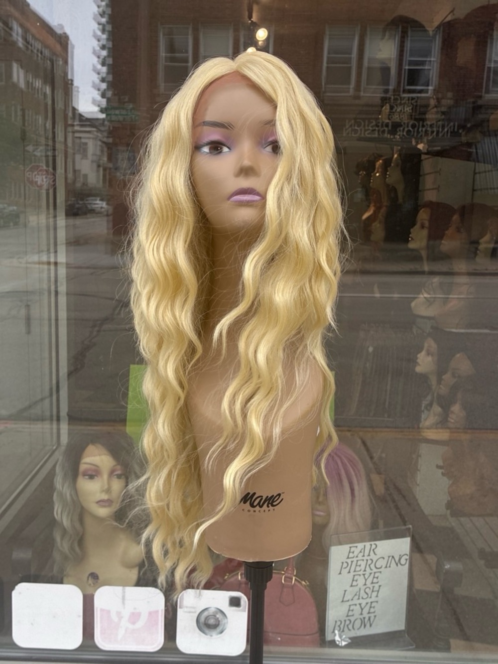 Blonde Wavy Long Wig – Collection